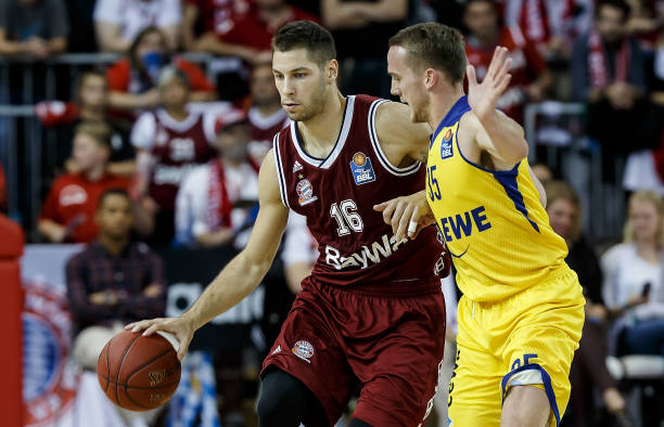 场上全力以 场上全力以