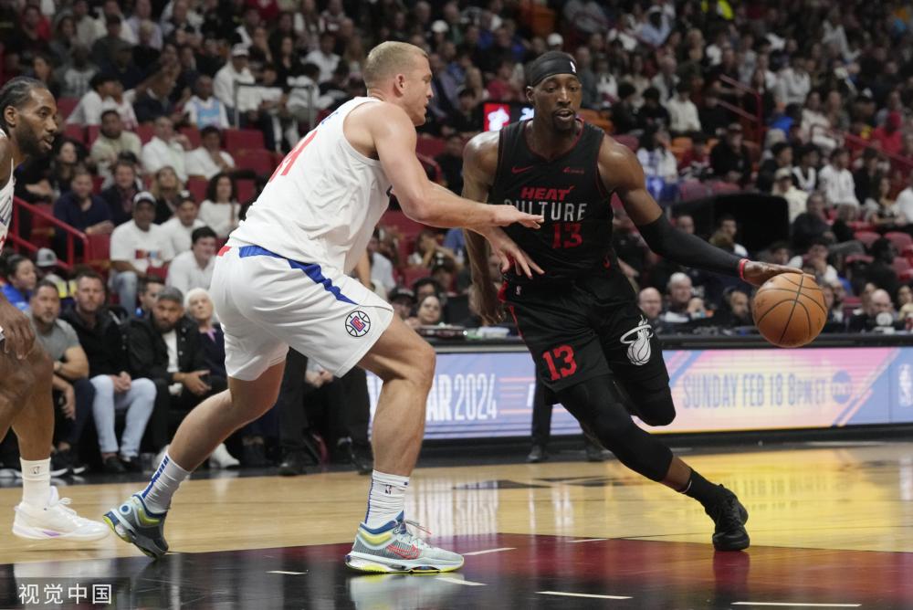 在该作品中 在该作品中